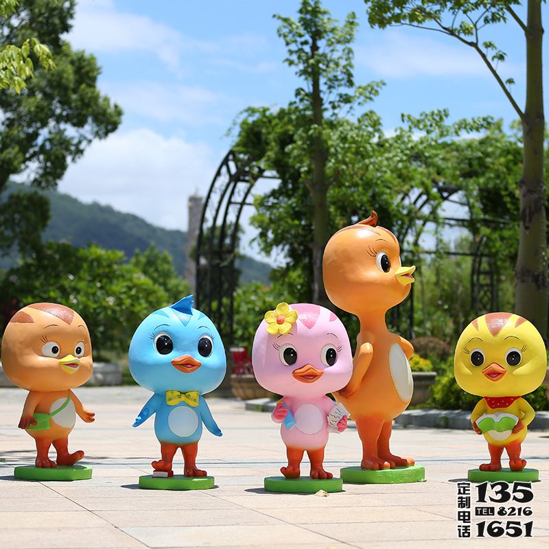 游樂場創(chuàng)意動(dòng)畫動(dòng)物玻璃鋼彩繪萌雞小隊(duì)雕塑 游樂場創(chuàng)意動(dòng)畫動(dòng)物玻璃鋼彩繪萌雞小隊(duì)雕塑