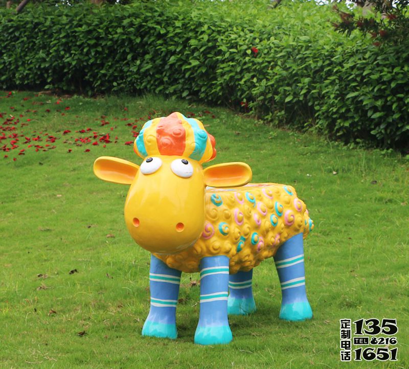 幼兒園玻璃鋼卡通彩繪肖恩羊雕塑 幼兒園玻璃鋼卡通彩繪肖恩羊雕塑