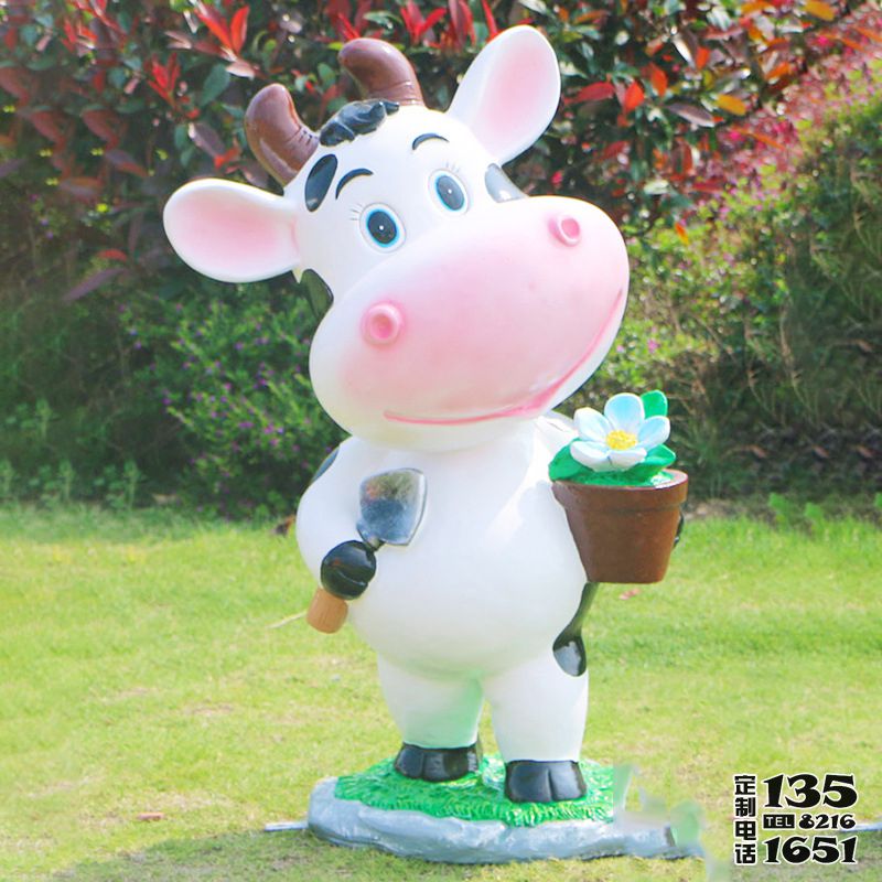 玻璃鋼卡通戶(hù)外園林小奶牛雕塑 玻璃鋼卡通戶(hù)外園林小奶牛雕塑